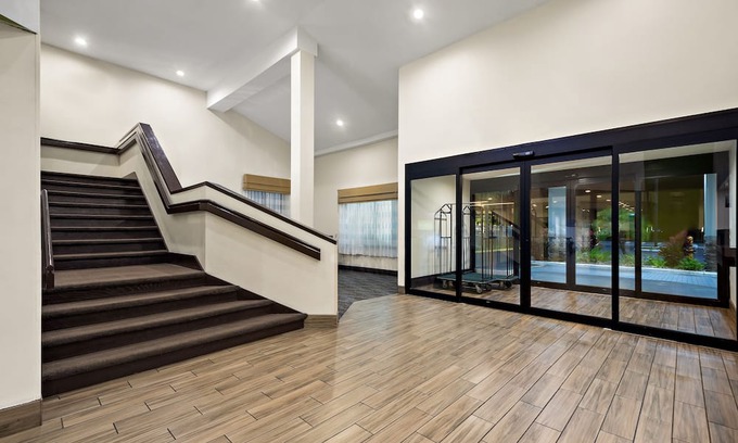 Wesley Chapel House | Business Trip: 3 Units in Tampa Hotel w/ Work Space, Free Parking & Breakfast