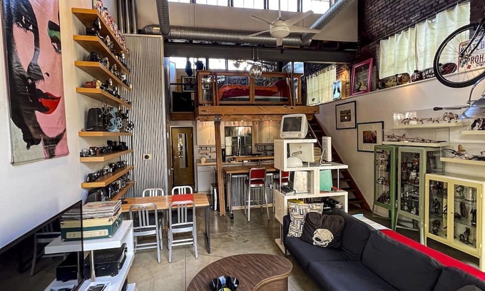 Italian Village Condo | Quirky 1 BR Warehouse Loft w/ Private Courtyard walking distance to Short North