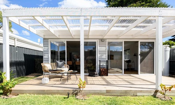 Trentham House | Teds Cottage Summary:
