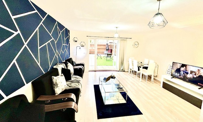 Reading House | Remarkable 3-Bed House in Reading