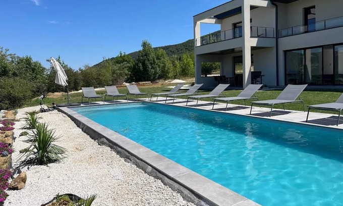 Saint-Peray Villa | Homerez - Big villa for 12 ppl. with swimming-pool and garden at Saint-Péray