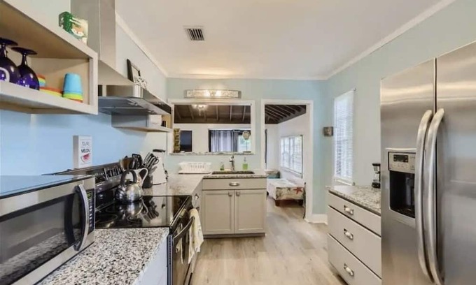 Walkers Holly Hill House | 5 BR + Intercoastal + Pool + Jacuzzi