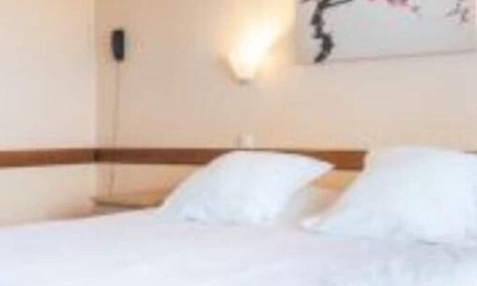 Bellerive-sur-Allier Apartment | Studio Triple Côté Parc - 3 Lits Simples