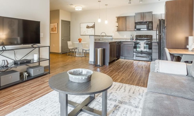 South Oklahoma City Apartment | Modern Apartment in Prime Location (ID2177X82)