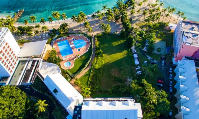 Pointe de la verdure Apartment | Homerez - 100 m away from the beach! Studio for 3 ppl. with shared pool