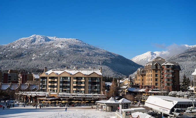 Whistler Creekside Condo | *Creekside Oasis* 4 Bed w Pool & Hottub