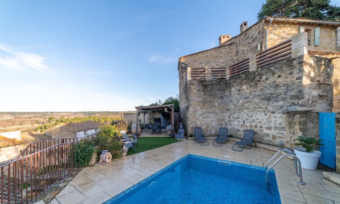 Saint-Pons-de-Mauchiens Bed & Breakfast | La Rose du Vent, un Salon de thé et Chambres d Hôtes Haut de Gamme Avec Piscine!