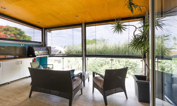 South Fremantle Apartment | Luxurious apartment walk to the beach 2 bedrooms