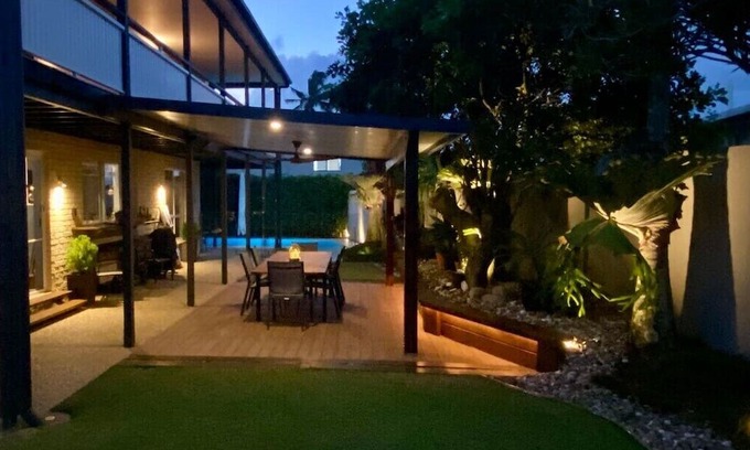 Buddina House | Point Cartwright Beach House- Short Walk to Water