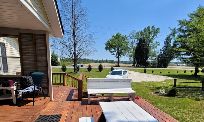 Pinetown House | "Katie's Hideaway", Rural and Private, yet only 3 miles from Belhaven, NC