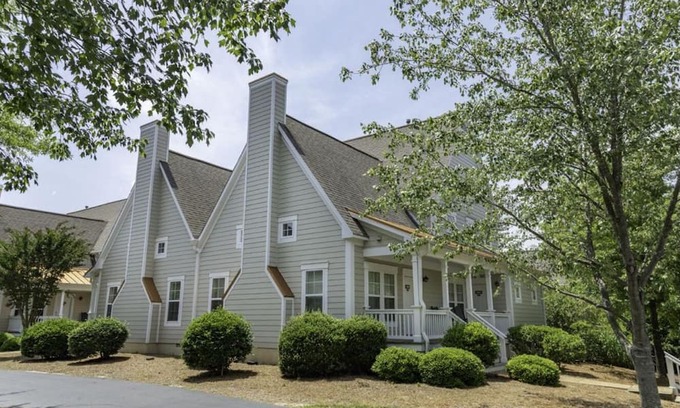Norfolk Cottage | 1 BD Cottage at Kings Creek