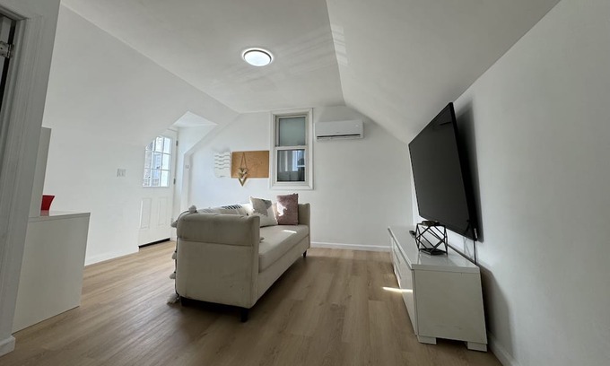 Port Chester Apartment | Delightful entire 1 bed rm apartment w/skylight - walk to Capitol Theater &Train