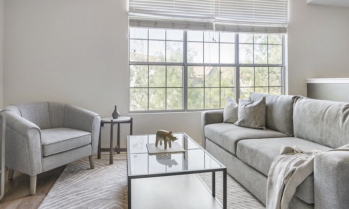 El Paso Apartment | Modern Apartment in Prime Location (ID1167X009)