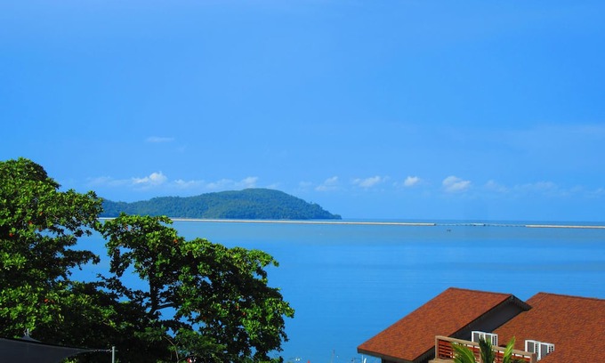 Kuala Teriang Apartment | Penthouse flr sea view quiet fibre long short stay
