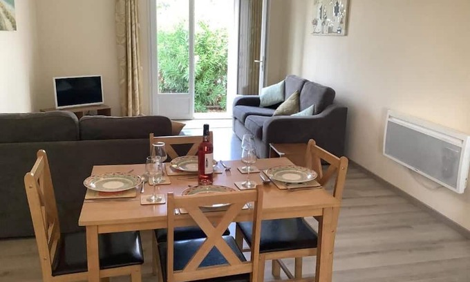 Jarnac Apartment | Gîtes 4 Personnes au Milieu des Vignes le Long de la Charente