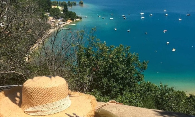 Sainte-Croix-du-Verdon Apartment | Beautiful duplex with terrace. Breathtaking view of Lac Ste Croix du Verdon