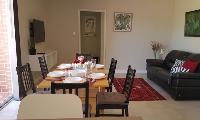 Bedford House | ~Beautifully clean~Bright & quiet~close to CBD~