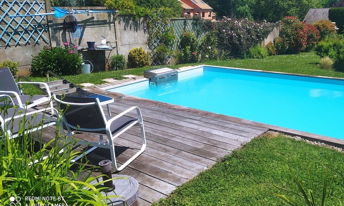 Neauphle-le-Vieux Villa | Location 2 Chambres D'hôtes Pour 3 Personnes en Pavillon Avec Jardin et Piscine