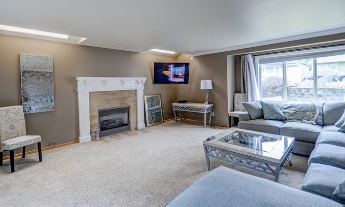 North End House | Huge, beautiful home for entertaining