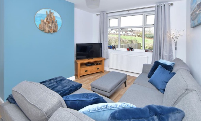 Burslem House | Lancaster House: A Charming 3-BR Home in the Heart of Norton Green