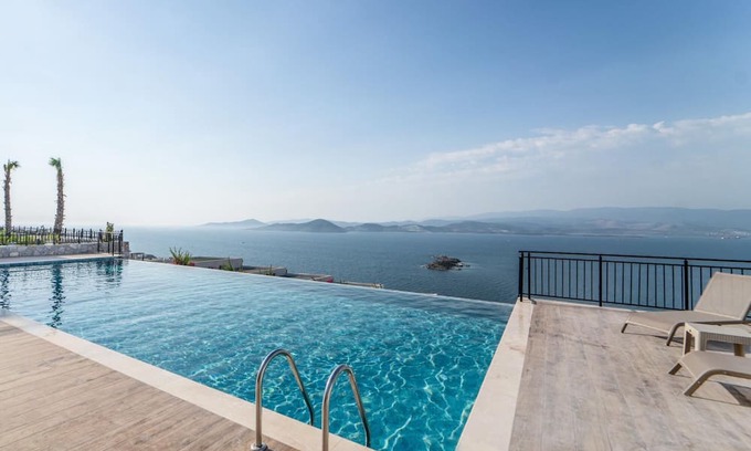 Bogazici Villa | Sea View Villa w Garden, Balcony By Beach in Milas