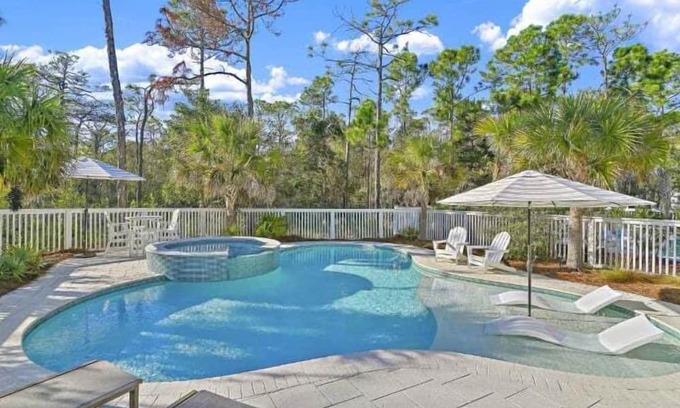 Santa Rosa Beach House | Savannah's Landing – Private Heated Saltwater Pool & Spa, FREE 8-Seater Golf Cart, 6 bikes and Pool Heat, EV Charging Port & XL Bunk Room!