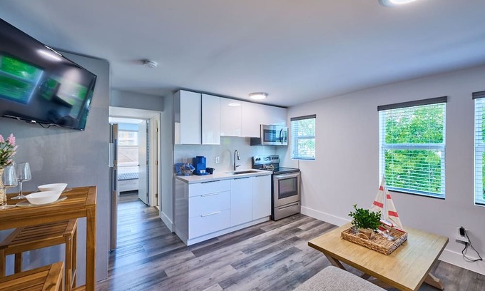 Parkside Apartment | Relaxation in Hollywood beach getaway, with KING BED!