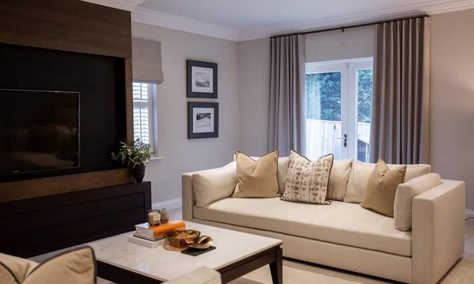 Crawcrook House | Welcome to our 5-bed, pool haven in the heart of Medburn Village, Newcastle