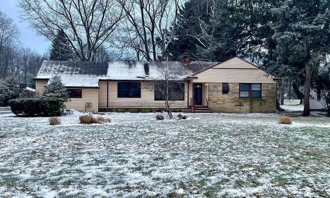 Cleveland House | Beautifully Renovated Ranch minutes from everything located in Mayfield Heights