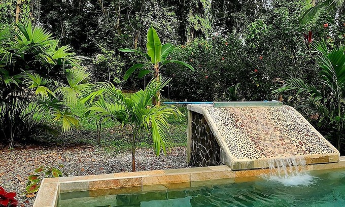 Puerto Viejo de Talamanca Cabin | Enjoy the sounds of nature in this tranquil home, only minutes to Puerto Viejo.