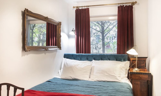 Taban House | 5 min walk to Buda castle, private patio and garden, detached garage, winefridge
