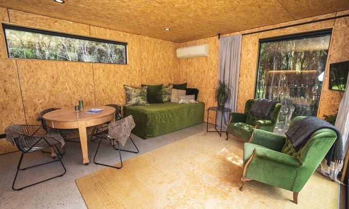 Albert Town Cottage | Wanaka's most Stylish, tranquil and private one bedroom apartment, 2 x free bike