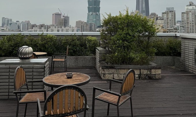 Xinyi Apartment | Taipei 101 Xiangshan Mountain Getaway 5mins biking MTR & Taipei 101