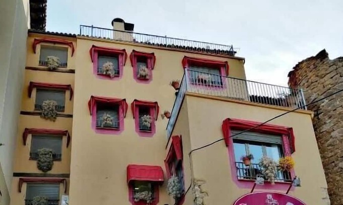 Talarn Apartment | Apartment 'Lola 205' with Mountain View, Wi-Fi and Air Conditioning