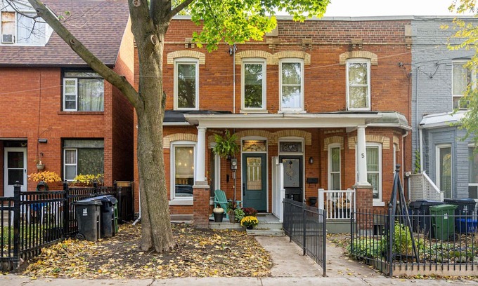 Parkdale Apartment | New modern space in Queen West