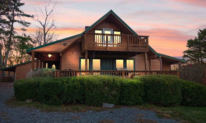 Cadiz Cottage | Seasonal lake view, hot tub . Ample amenities for your stay at the lake.