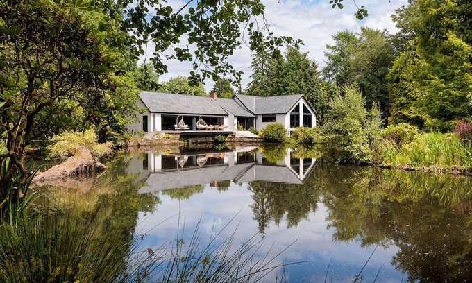 Cuddington Cottage | LOWER MILL, family friendly, with open fire in Cuddington, Cheshire