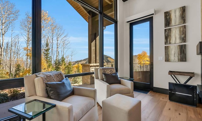 Park City House | Private Heated Pool, Ski in Ski out, Hot Tub