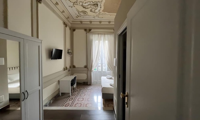 Messina Apartment | Room '1922' with Balcony