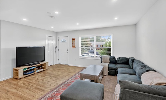 Woodbridge House | NEW! Spacious Getaway Near DC & Potomac River