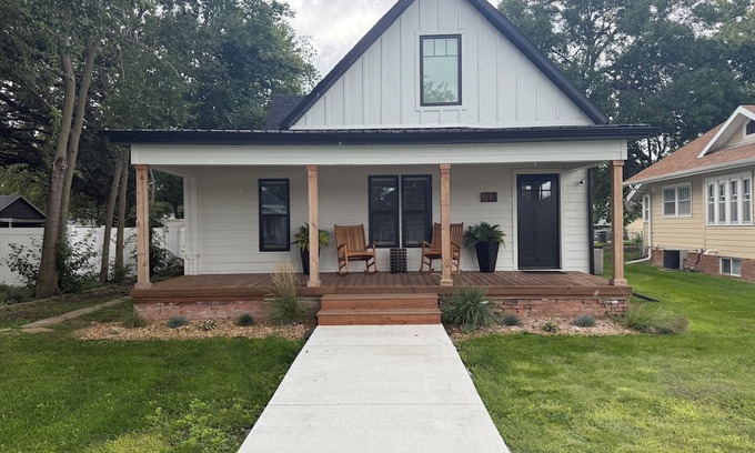 Holdrege House | Come and enjoy our cozy remodeled home centrally located and close to everything