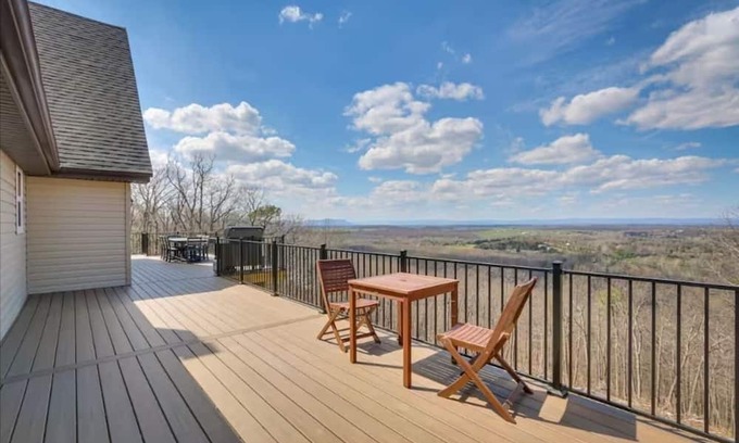 Front Royal Cabin | New - Front Royal Hilltop Cabin w/Panoramic Views!
