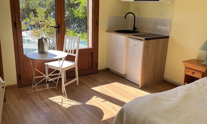 Saint-Cloud Apartment | Comfortable 22m2 studio near Paris, overlooking garden and Parc de St Cloud