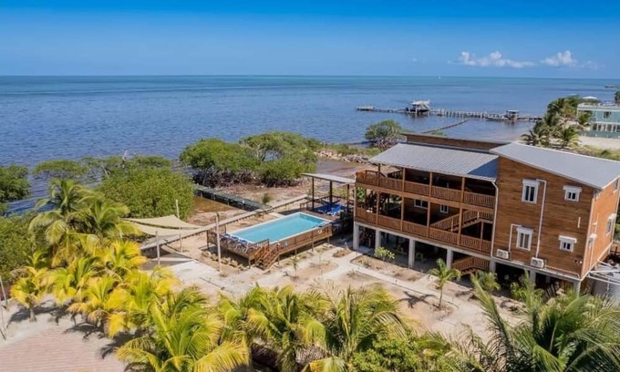 Caye Caulker Villa | Ocean Front 3 bed/2 Bath Home with Pool - Lower Unit