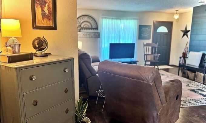 Clinton Other | Family friendly Countryside stay! Easy access to Route 66 and I-40