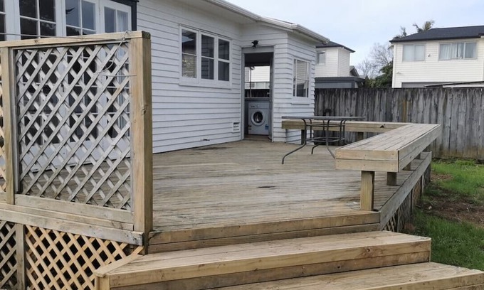 Mount Albert House | 3 Bedroom House, 14 Phyllis St, Mt Albert, Auckland
