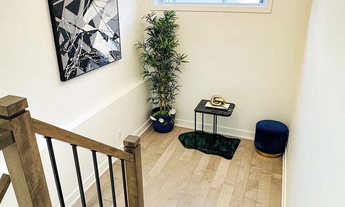Saint-Hubert House | Baraqah Residence Gorgeous 5BD+2Prk Home 15min-MTL