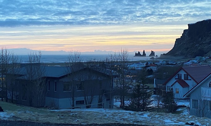 Myrdalshreppur Apartment | Panorama Vík - Charming 2-bedroom apartment in Vík with stunning views.