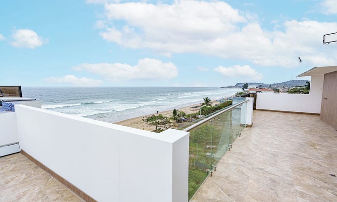 Montanita Condo | Luxury Beach Condo Rooftop, Jacuzzi, Pool, Brand New