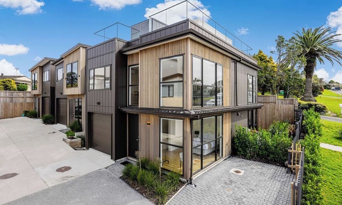 Torbay House | Spacious 4-bedroom house in wonderful Auckland with AC